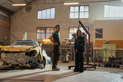 (S-D) Luca Argentero come Arturo 'Barnie' Benini, Giulia Michelini come Elena Dionisi in Motorvalley 1x06