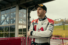 Alberto Naska come Driver in Motorvalley 1x06