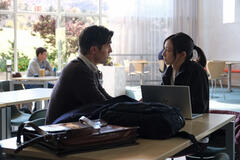 Phil Dunster, Lauren Tsai in Rooster - Stagione 1