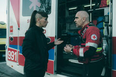 Claudia Salas come Julia, Luis Tosar come Salvador in Salvador 1x07