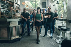 Leonor Watling come Carla, César Mateo come Nacho, Marco Marini come Isra, Richard Holmes come Mateo, Claudia Salas come Julia, Lucas Ares come Tibu, Alejandro Casaseca come Max El Gordo in Salvador 1x05