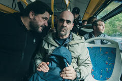 Alejandro Casaseca come Max El Gordo, Luis Tosar come Salvador, Claudia Salas come Julia in Salvador 1x01