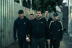 César Mateo come Nacho, Lucas Ares come Tibu, Alejandro Casaseca come Max El Gordo, Marco Marini come Isra, Claudia Salas come Julia in Salvador 1x01