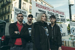 César Mateo come Nacho, Marco Marini come Isra, Leonor Watling come Carla, Claudia Salas come Julia in Salvador 1x03