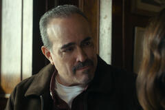 David Zayas come Mike Tapia in The Night Agent 3x02