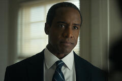 Albert Jones come Deputy Director Aiden Mosley in The Night Agent 3x02