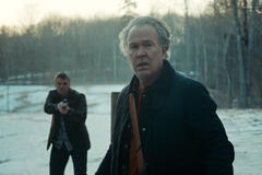 Gabriel Basso come Peter Sutherland, Timothy Hutton come Senator Ted Lansing in The Night Agent 3x04