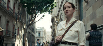 Brooke Bloom come Costa in The Night Agent 3x07