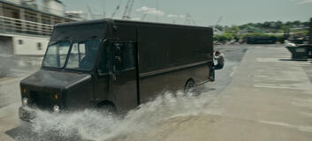 Gabriel Basso come Peter Sutherland in The Night Agent 3x09