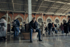 Gabriel Basso come Peter Sutherlan in The Night Agent 3x01