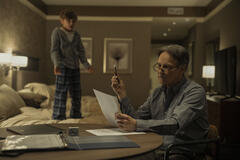 (S-D) Callum Vinson come The Son, Stephen Moyer come The Father in The Night Agent 3x03