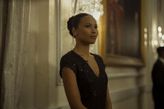 Fola Evans-Akingbola come Chelsea Arrington in The Night Agent 3x03