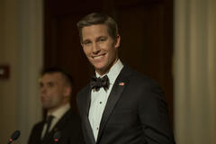 Ward Horton come Governor Richard Hagan in The Night Agent 3x03