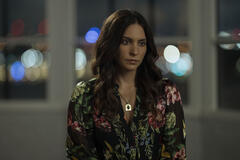 Genesis Rodriguez come Isabel in The Night Agent 3x10
