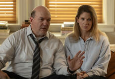 John Carroll Lynch come Agent Meyer Williams, Kelli O'Hara come Juliana Williams in The Beauty 1x07