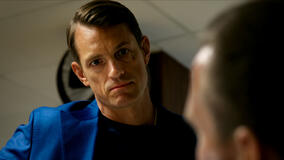 Joel Kinnaman come Tom Waaler in Detective Hole