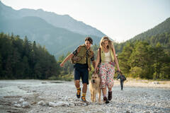 Anna Herrmann, Doga Gürer in Mangia prega abbaia