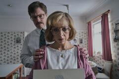 Daniel Rigby e Bel Powley in Harry Potter - Stagione 1