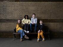India Moon (Hannah Abbott), Jazmyn Lewin (Susan Bones), Cian Eagle-Service (Ernie Macmillan), James Trevelyan Buckle (Justin Finch-Fletchley) in Harry Potter - Stagione 1