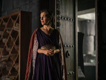 Queen Ahinoam (Ayelet Zurer) in La Casa di Davide 1x05
