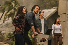 Anna Sawai, Takehiro Hira, Ren Watabe e Kiersey Clemons in Monarch: Legacy of Monsters 2x01