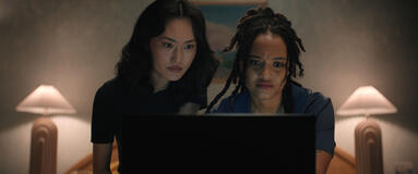 Mari Yamamoto e Kiersey Clemons in Monarch: Legacy of Monsters 2x04