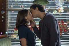 Hannah (Ella Bright) e Garrett (Belmont Cameli) in Off Campus - Stagione 1