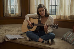 Hannah (Ella Bright) in Off Campus - Stagione 1