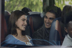 Hannah (Ella Bright) e Justin (Josh Heuston) in Off Campus - Stagione 1
