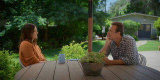 Cobie Smulders e Jason Segel in Shrinking 3x02