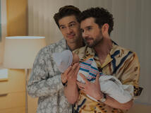 Devin Kawaoka e Michael Urie in Shrinking 3x03