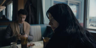 (S-D) Adam DiMarco come Nicky Cunningham, Camila Morrone come Rachel Harkin in Something Very Bad Is Going To Happen 1x01