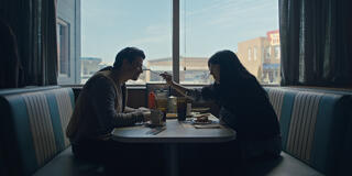 (S-D) Adam DiMarco come Nicky Cunningham, Camila Morrone come Rachel Harkin in Something Very Bad Is Going To Happen 1x01