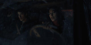 (S-D) Adam DiMarco come Nicky Cunningham, Camila Morrone come Rachel Harkin in Something Very Bad Is Going To Happen 1x01