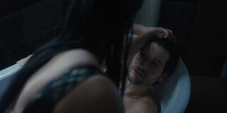 Jeff Wilbusch come Jules in Something Very Bad Is Going To Happen 1x03