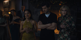 (S-D) Karla Crome come Nell, Jeff Wilbusch come Jules, Jennifer Jason Leigh come Victoria in Something Very Bad Is Going To Happen 1x05