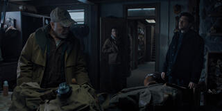 (S-D) Ted Levine come Boris, Adam DiMarco come Nicky Cunningham, Jeff Wilbusch come Jules in Something Very Bad Is Going To Happen 1x06