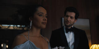 (S-D) Karla Crome come Nell, Jeff Wilbusch come Jules in Something Very Bad Is Going To Happen 1x08