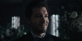 Jeff Wilbusch come Jules in Something Very Bad Is Going To Happen 1x08