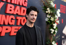 Adam DiMarco partecipa alla première di 'Something Very Bad Is Going To Happen' di Netflix presso l'Egyptian Theatre di Hollywood il 19 marzo 2026 a Los Angeles, California