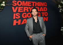 Jeff Wilbusch partecipa alla première di 'Something Very Bad Is Going To Happen' di Netflix presso l'Egyptian Theatre di Hollywood il 19 marzo 2026 a Los Angeles, California