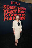 Jennifer Jason Leigh partecipa alla première di 'Something Very Bad Is Going To Happen' di Netflix presso l'Egyptian Theatre di Hollywood il 19 marzo 2026 a Los Angeles, California