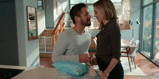 (S-D) Marco Grazzini come Mike, Zibby Allen come Brie in Virgin River 5x11