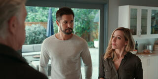 (S-D) Marco Grazzini come Mike, Zibby Allen come Brie in Virgin River 5x11