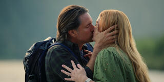 Martin Henderson come Jack Sheridan, Alexandra Breckenridge come Mel Monroe in 5x02