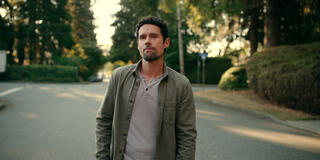 Benjamin Hollingsworth come Brady in Virgin River 5x07