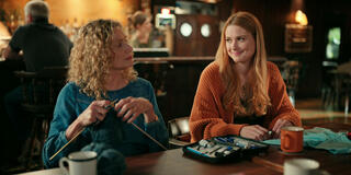 (S-D) Gwynyth Walsh come Jo Ellen, Alexandra Breckenridge come Mel Monroe in Virgin River 5x08