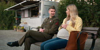 (S-D) Grayson Gurnsey come Ricky, Sarah Dugdale come Lizzie in Virgin River 6x03