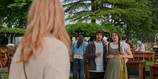 Alexandra Breckenridge come Melinda Monroe, Nicholas Coombe come Eamon e Rachel Drance come Marley in Virgin River 7x10