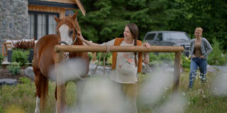 Rachel Drance come Marley e Alexandra Breckenridge come Melinda Monroe in Virgin River 7x10